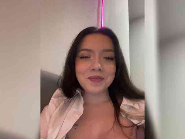 ElliLin Live Webcam on BongaCams