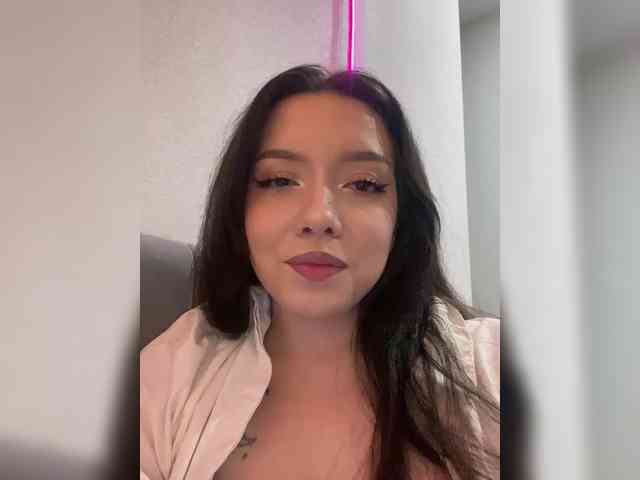 ElliLin Live Webcam on BongaCams