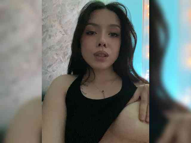 ElliLin Live Webcam on BongaCams