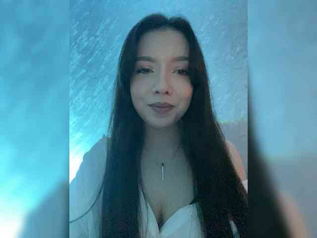 ElliLin Live Webcam on BongaCams