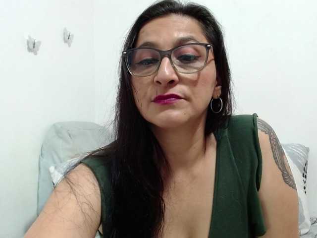 KarinaSuarez1's BongaCams show and profile