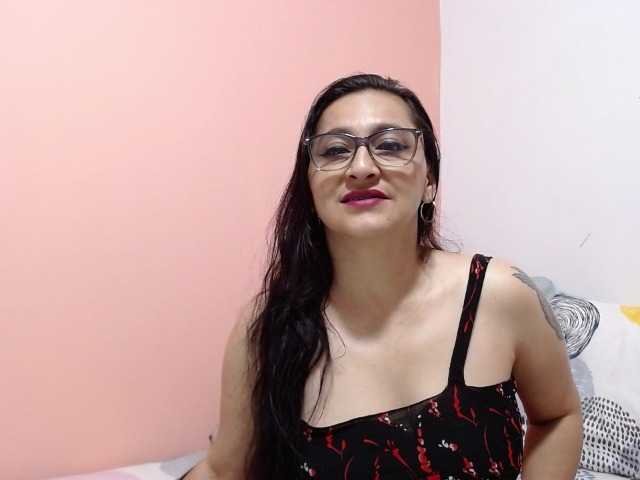 KarinaSuarez1's BongaCams show and profile