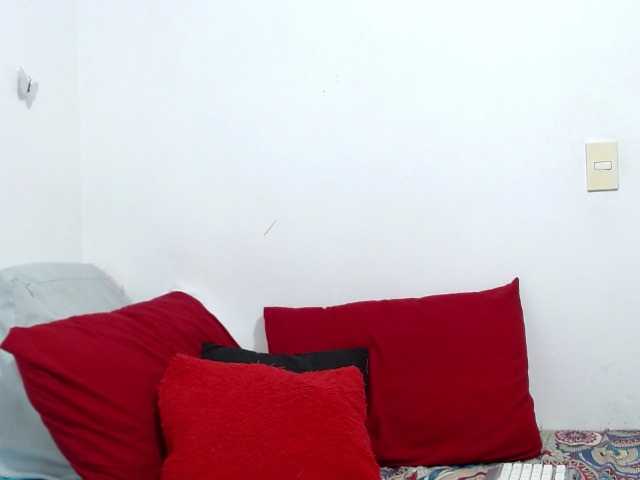 KarinaSuarez1's BongaCams show and profile