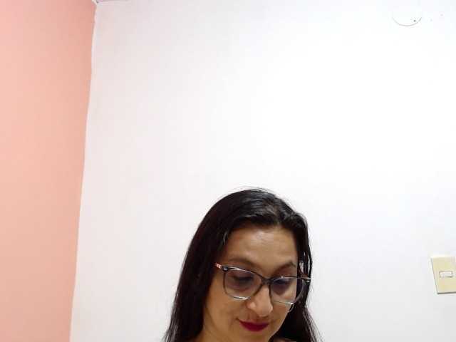 KarinaSuarez1's BongaCams show and profile