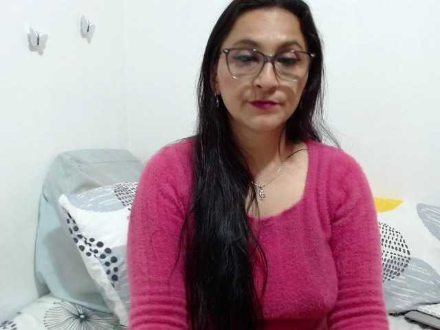 KarinaSuarez1's BongaCams show and profile