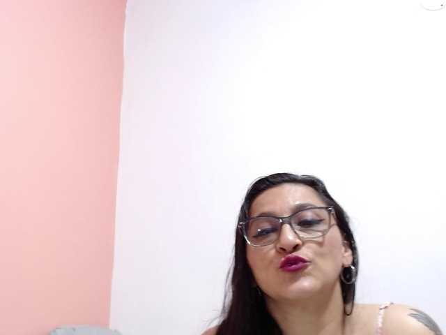KarinaSuarez1's BongaCams show and profile