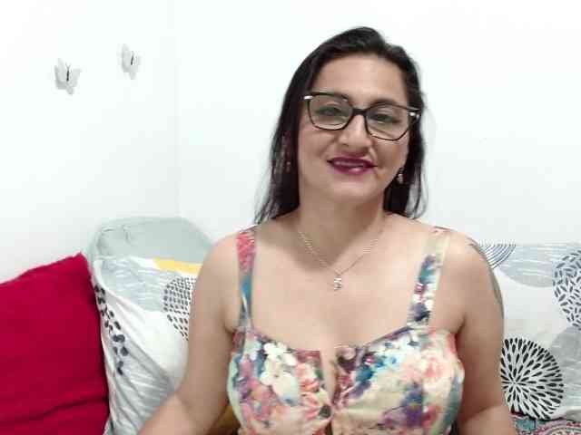 KarinaSuarez1 Live Webcam on BongaCams