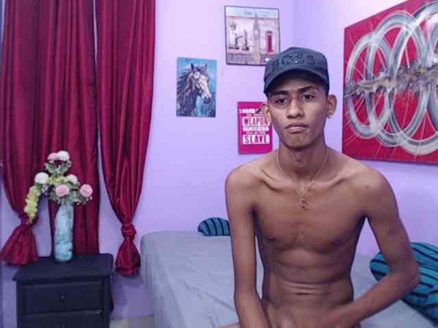 zarinabetifull webcam