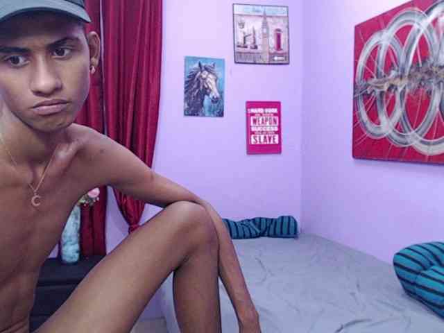 zarinabetifull webcam