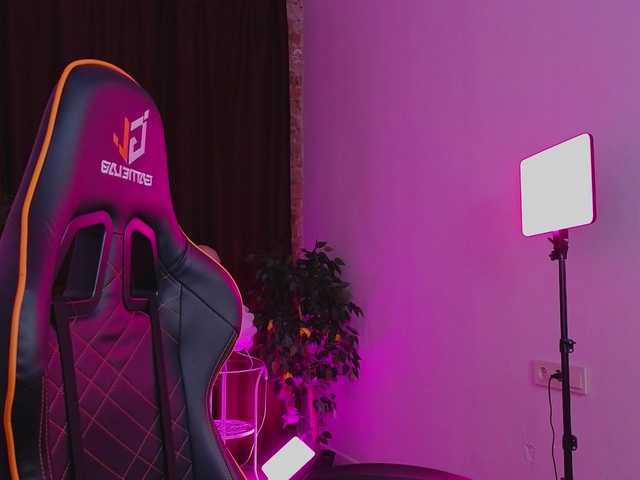 CherryLea's BongaCams show and profile