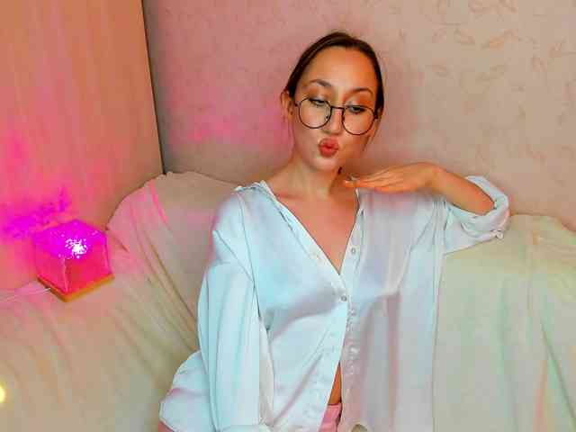 MelodyOfLove webcam