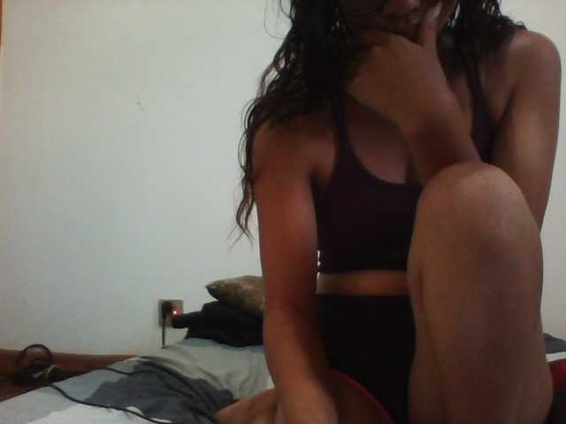 le modèle PrettyLie est en webcam porno dans un show sur le site bongacams, il possède les tags suivants: Asian,Brunette,Shaved