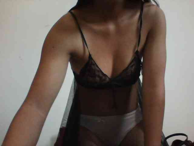 PrettyLie webcam
