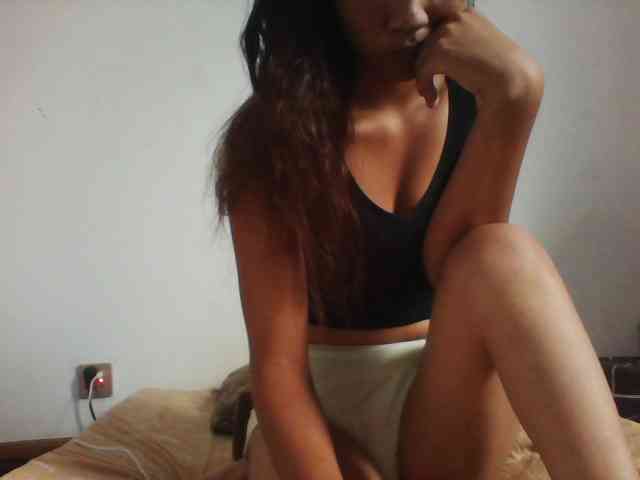 PrettyLie webcam