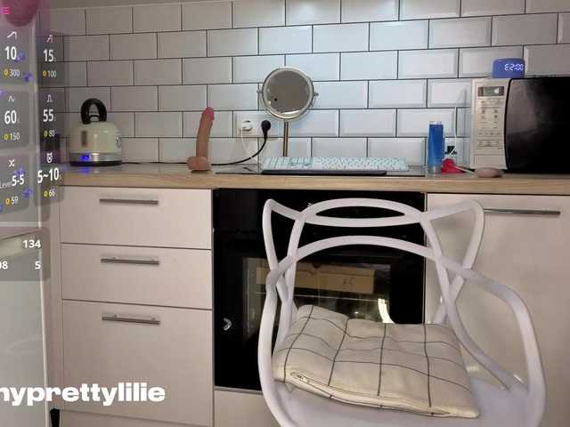 PrettyLilie's BongaCams show and profile