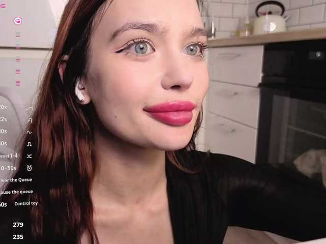 PrettyLilie – webcam model profile photo