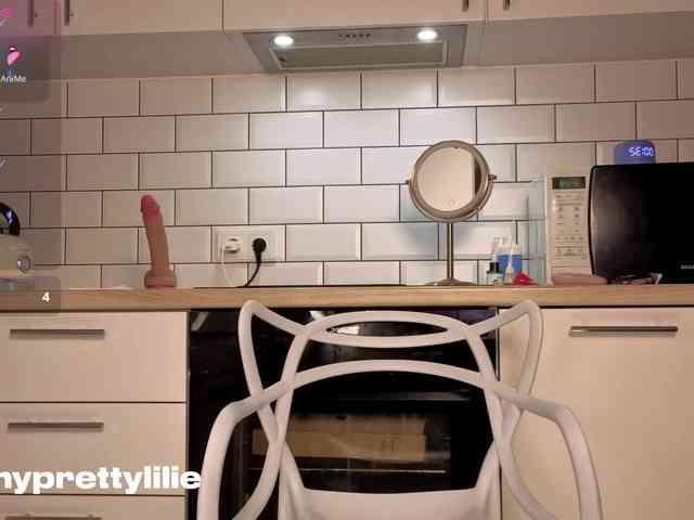 PrettyLilie webcam