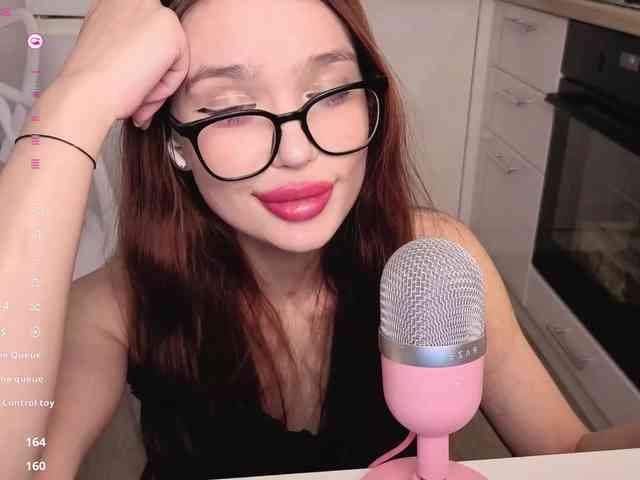 PrettyLilie webcam