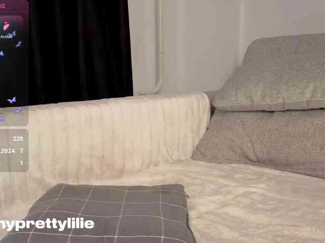 PrettyLilie webcam