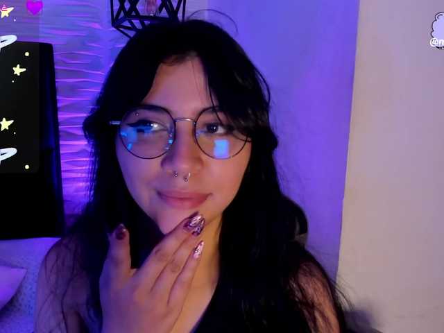 le modèle Melody-Black est en webcam porno dans un show sur le site bongacams, il possède les tags suivants: Latino/Hispanic,Brunette,Shaved