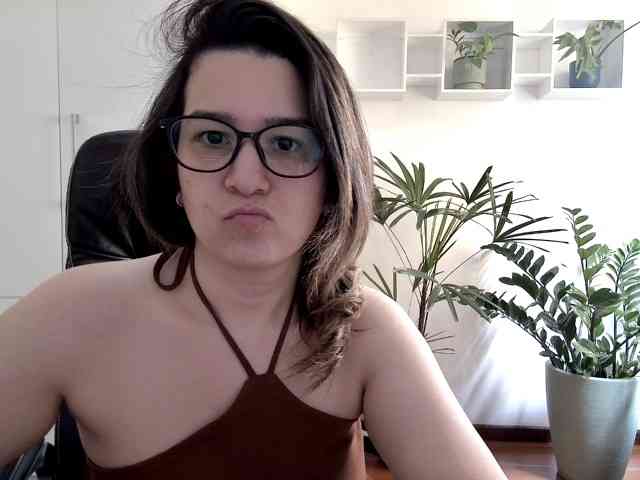 amoraamoon webcam