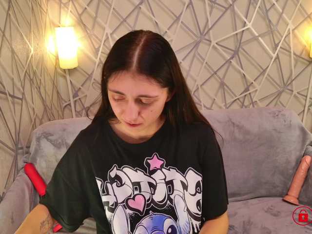 CharmingLIA's BongaCams show and profile