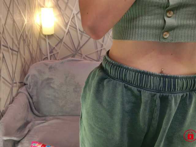 CharmingLIA's BongaCams show and profile