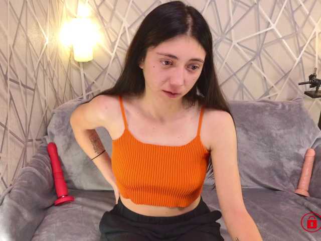 CharmingLIA's BongaCams show and profile