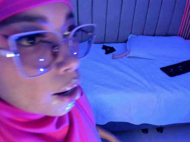 naishaa1 webcam