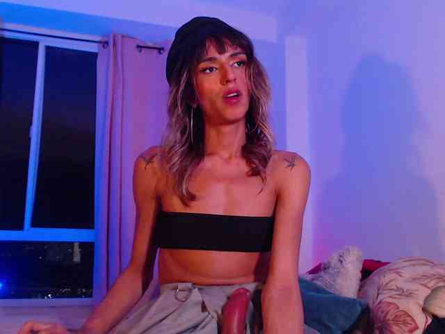 evae19 Live Webcam on BongaCams