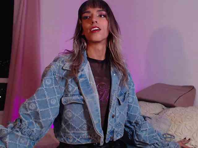 evae19 Live Webcam on BongaCams