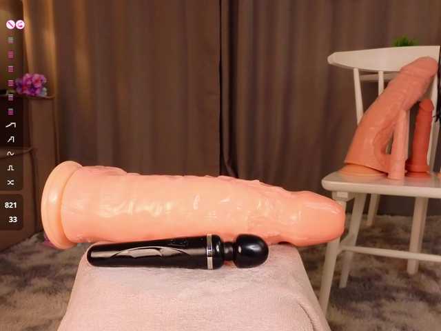 KarenLowe's BongaCams show and profile