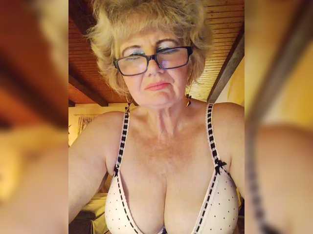 KASANDRABOLOSHKA's BongaCams show and profile