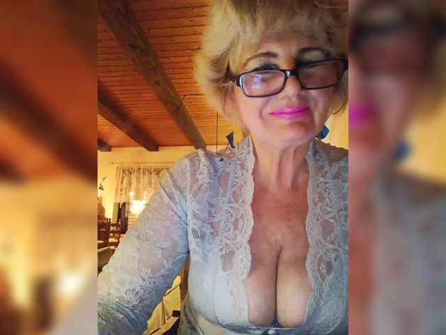 KASANDRABOLOSHKA's BongaCams show and profile