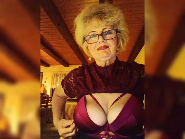 KASANDRABOLOSHKA's BongaCams show and profile