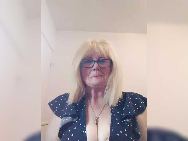 Watch cute camslut KASANDRABOLOSHKA KASANDRABOLOSHKA from BongaCams