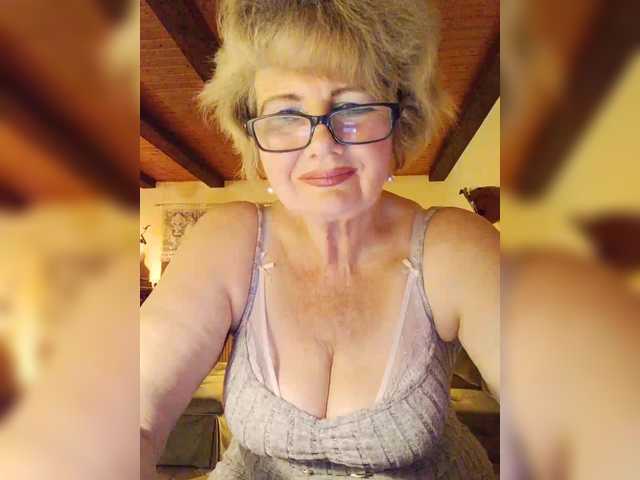 KASANDRABOLOSHKA's BongaCams show and profile