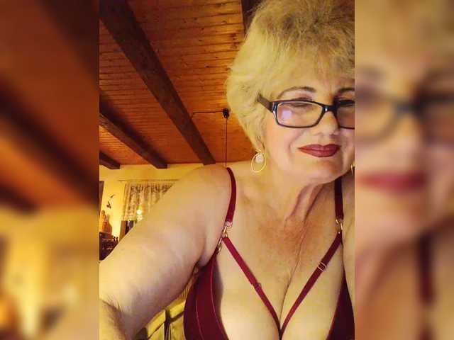 KASANDRABOLOSHKA's BongaCams show and profile