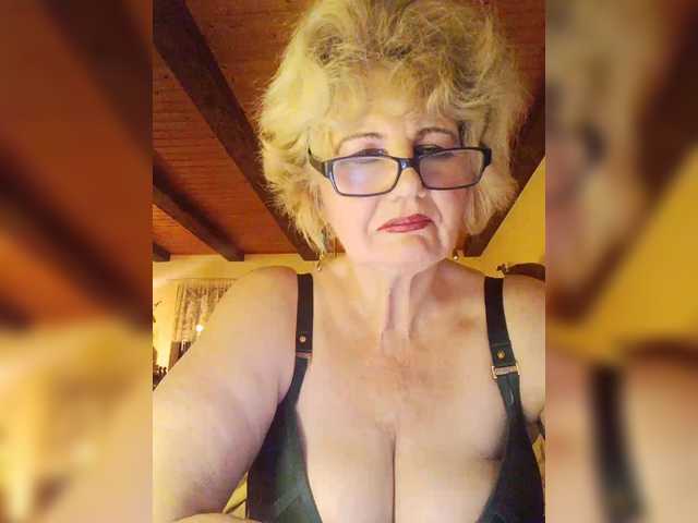 KASANDRABOLOSHKA's BongaCams show and profile