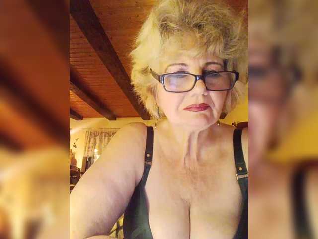 KASANDRABOLOSHKA's BongaCams show and profile