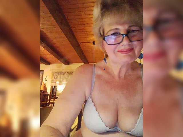 KASANDRABOLOSHKA's BongaCams show and profile