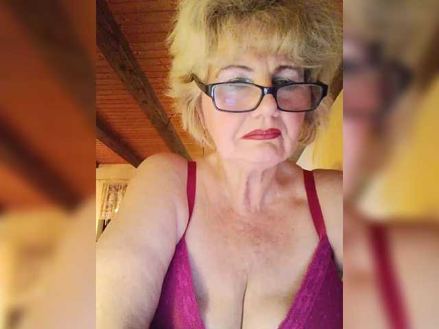 KASANDRABOLOSHKA's BongaCams show and profile