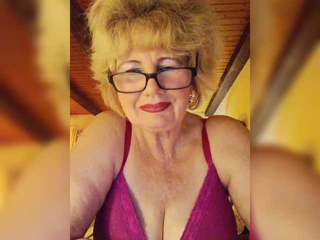 KASANDRABOLOSHKA's BongaCams show and profile