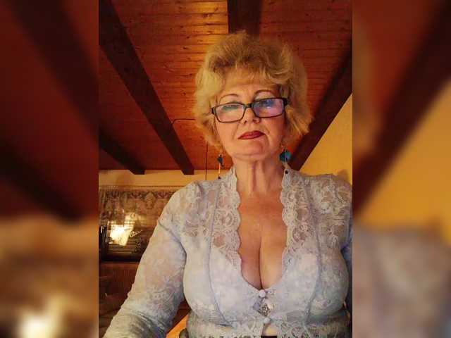 KASANDRABOLOSHKA's BongaCams show and profile