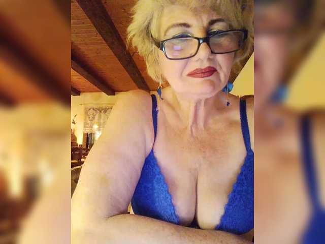 KASANDRABOLOSHKA's BongaCams show and profile