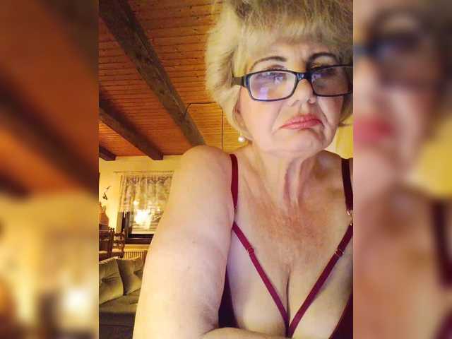 KASANDRABOLOSHKA's BongaCams show and profile