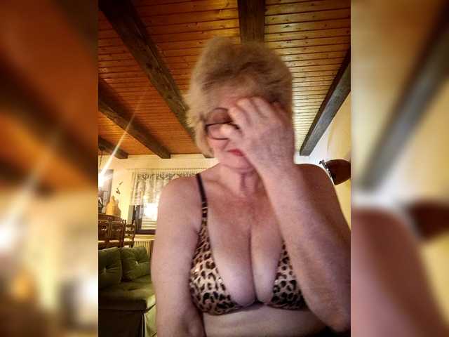 KASANDRABOLOSHKA's BongaCams show and profile