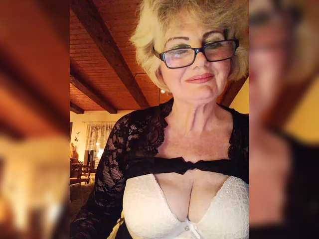 KASANDRABOLOSHKA's BongaCams show and profile