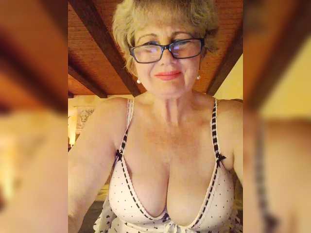 KASANDRABOLOSHKA's BongaCams show and profile