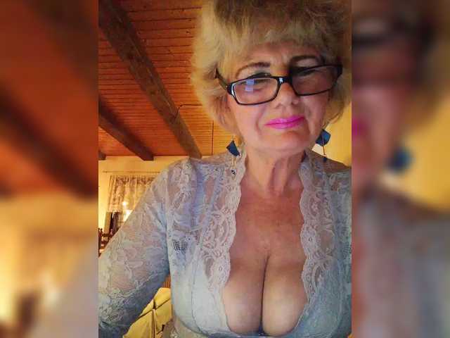 KASANDRABOLOSHKA's BongaCams show and profile